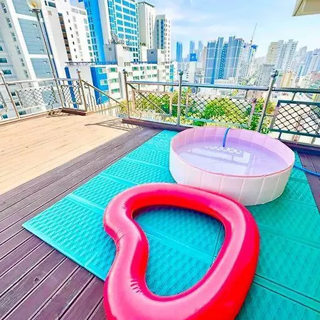 Penthouse Gwangan Located Main Enterance Of The Beach! Free Parking & Bbq With Amazing Patio!